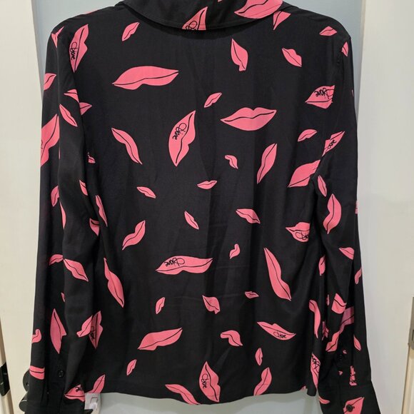 Diane von Furstenberg Silk Blouse Womens 6 Black Pink Lips Print Button Down Top - Picture 10 of 10